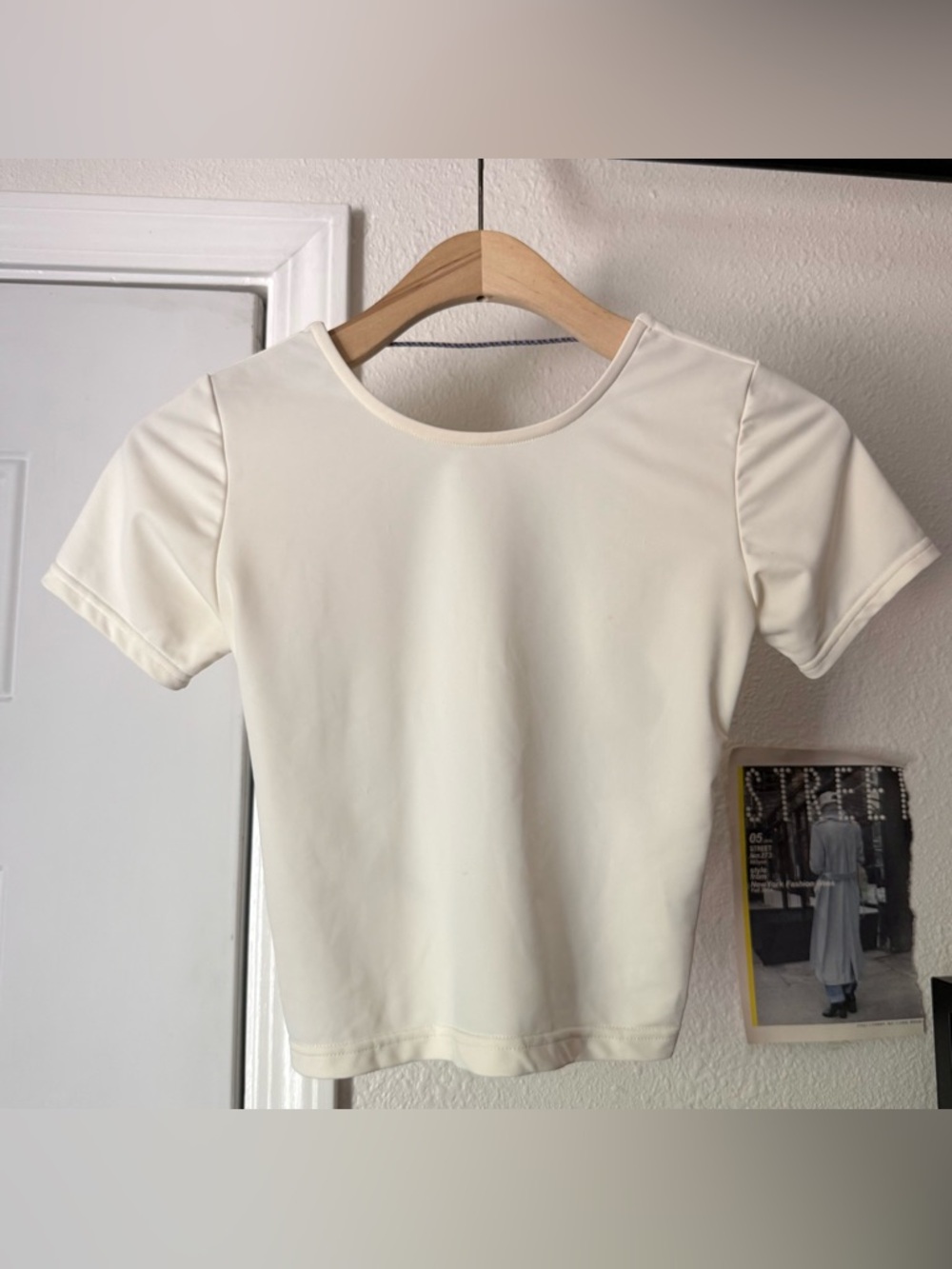 PEACHY DEN off white knit crew neck cropped open back tee t-shirt top